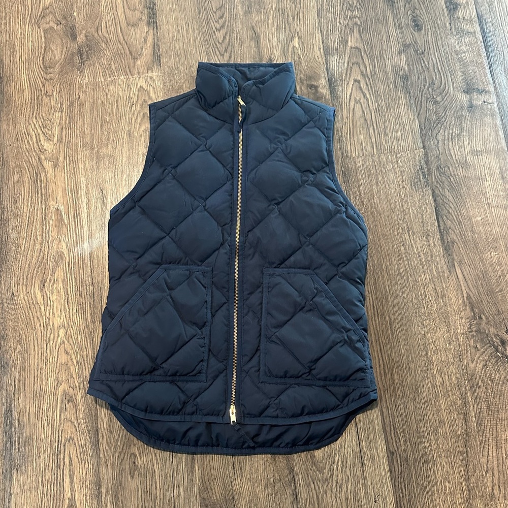 Women's size extra small, J Crew, navy, puffer vest.
